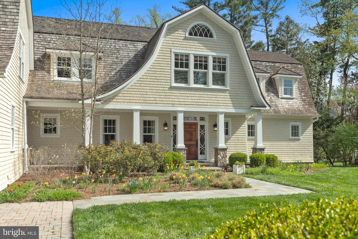 208 Wardour Dr