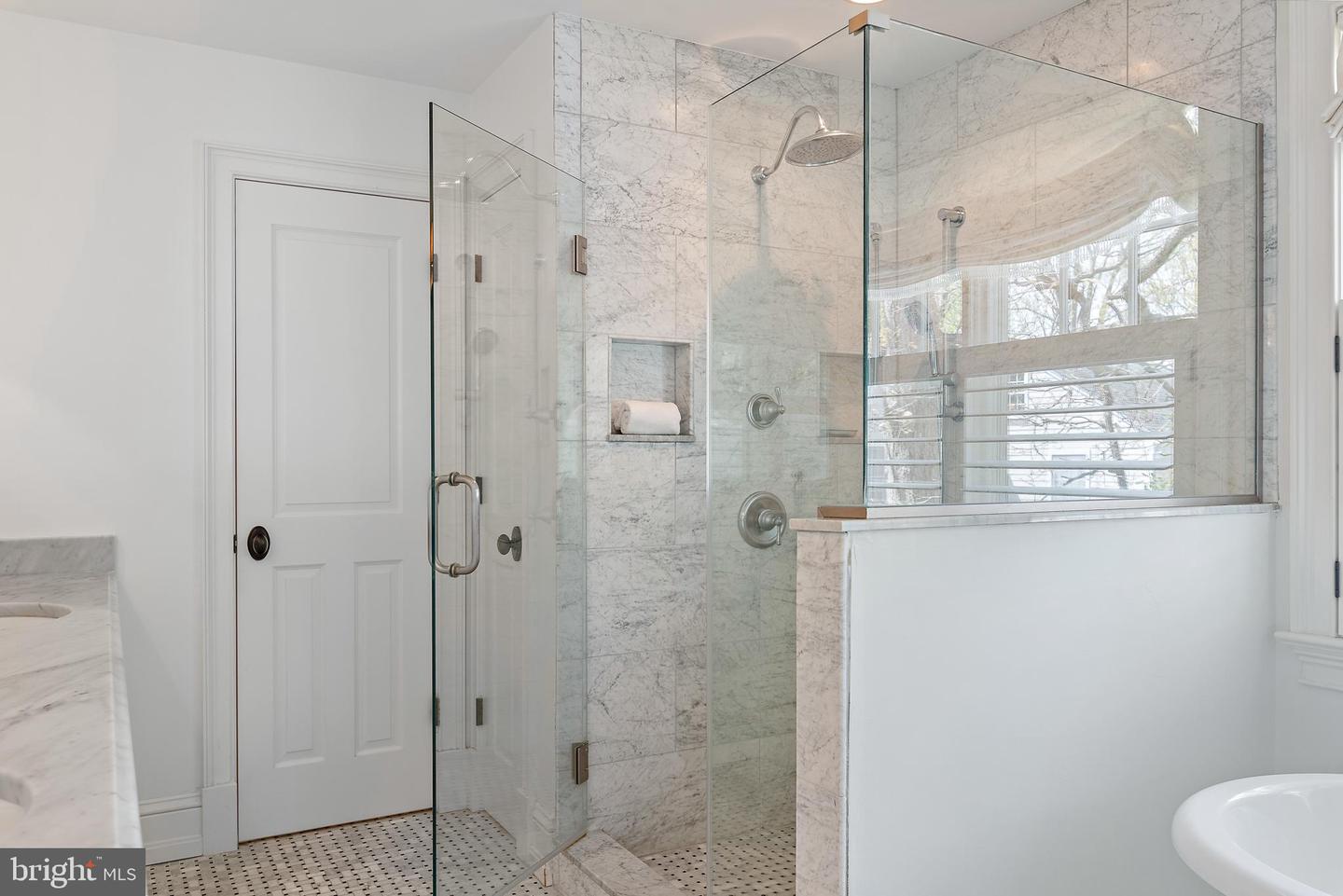 208 Wardour Dr