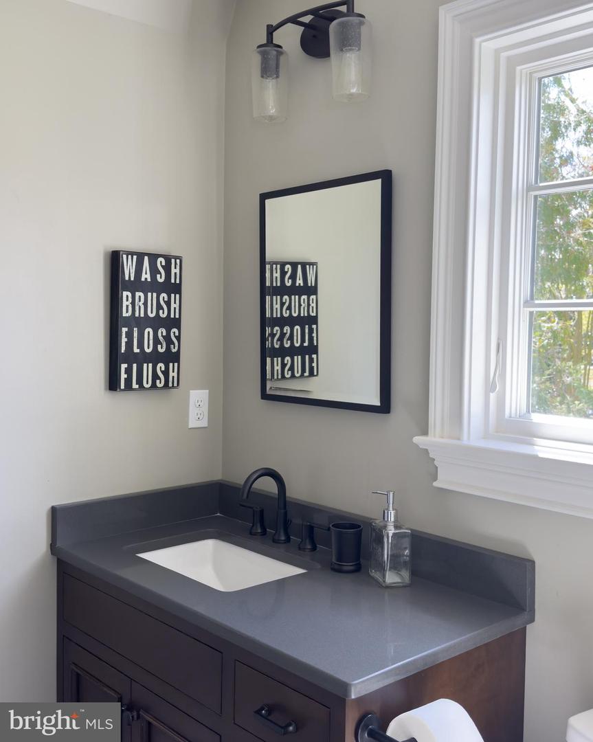 208 Wardour Dr