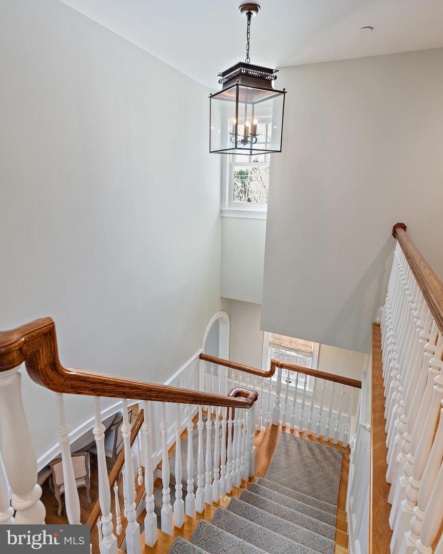 208 Wardour Dr