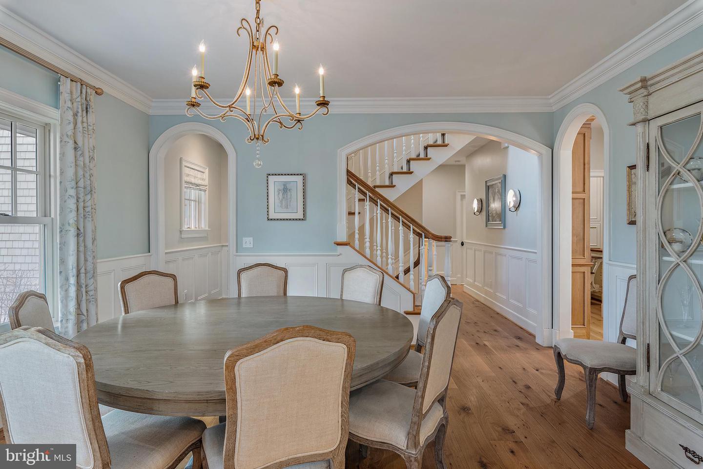 208 Wardour Dr