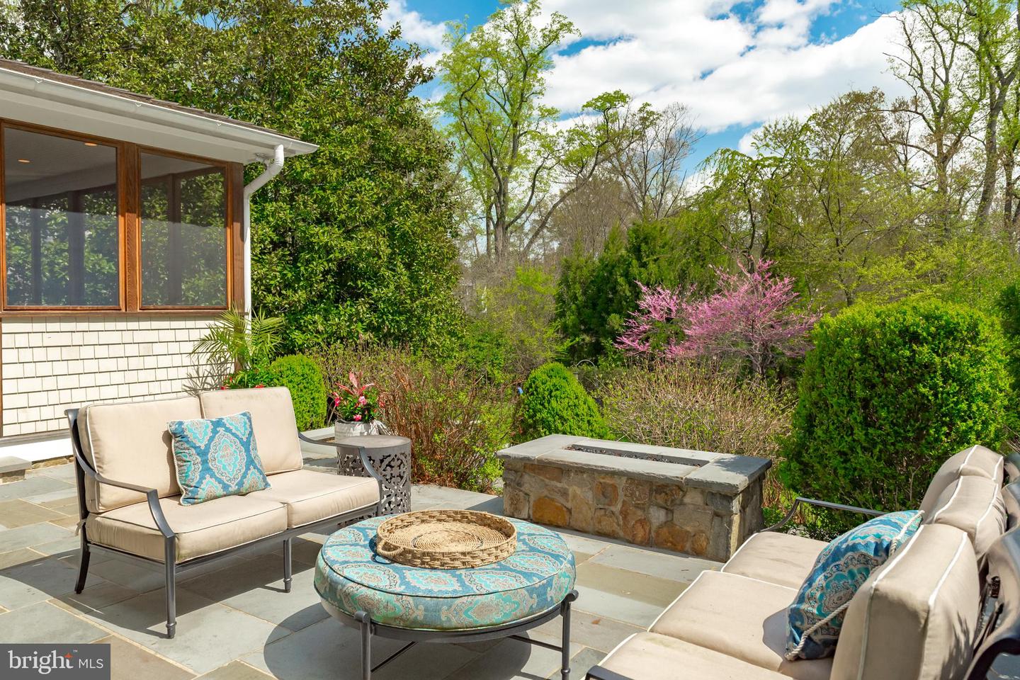 208 Wardour Dr