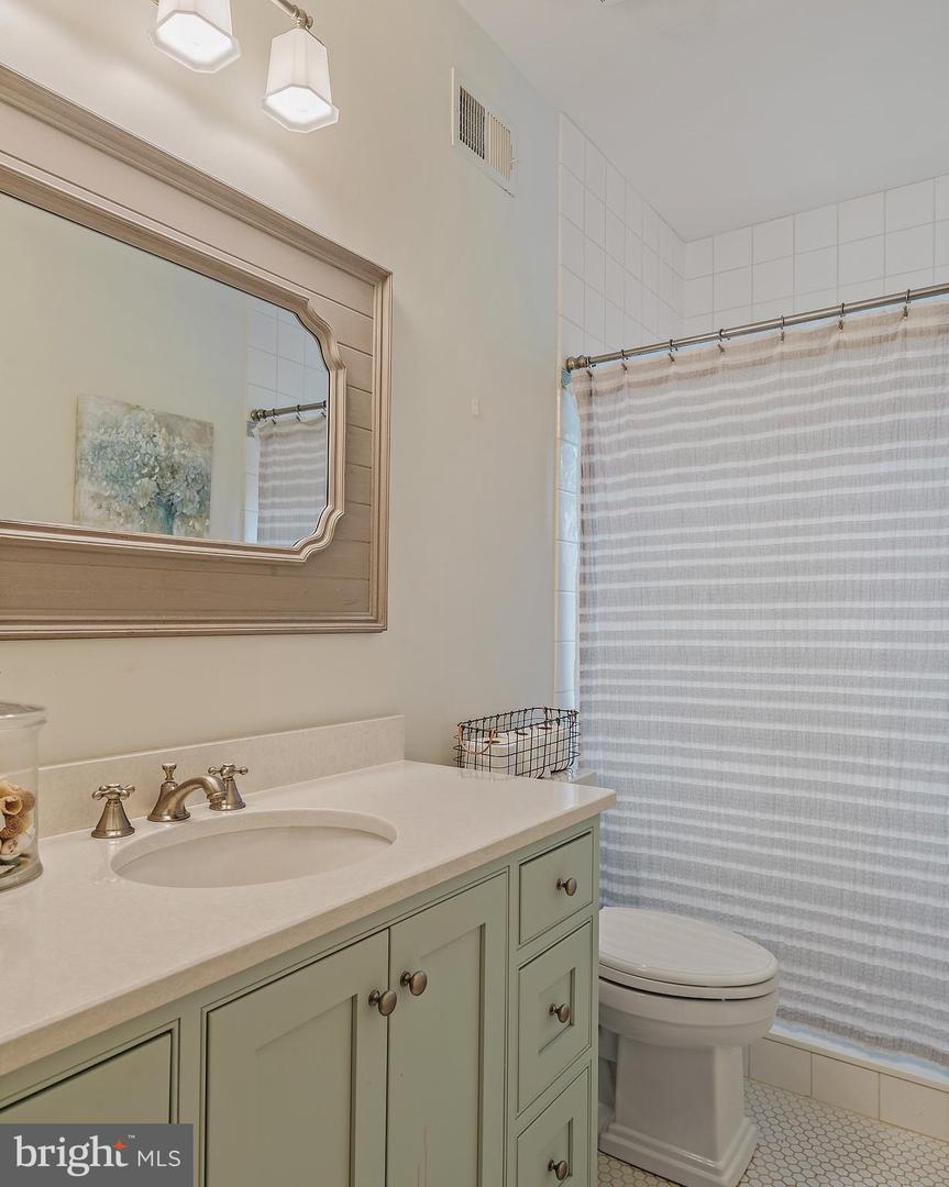 208 Wardour Dr
