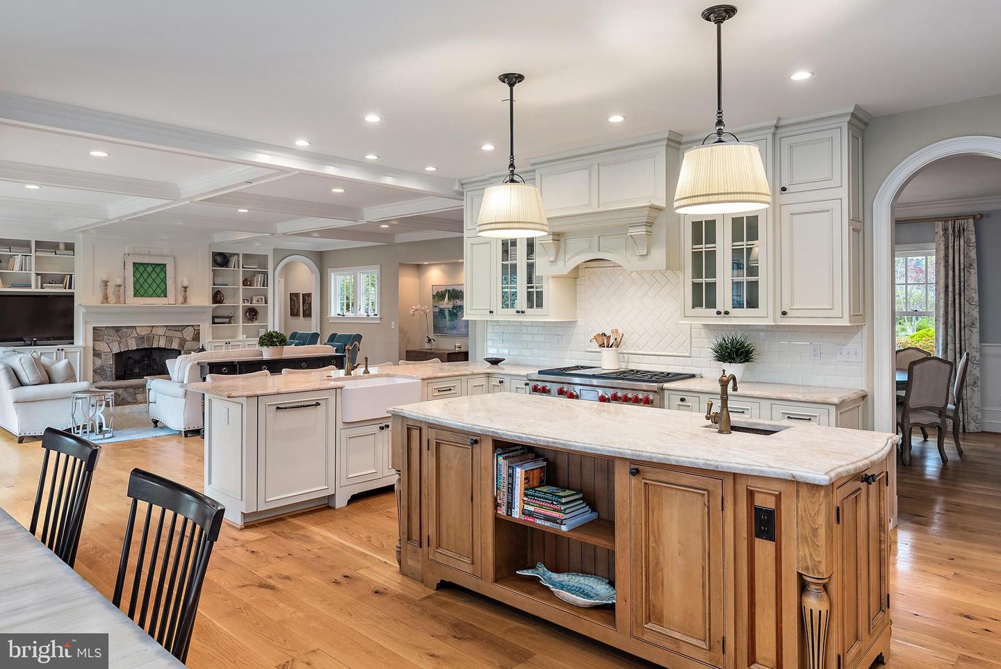 208 Wardour Dr