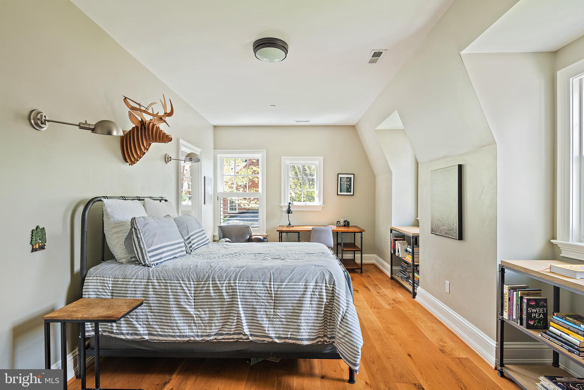 208 Wardour Dr