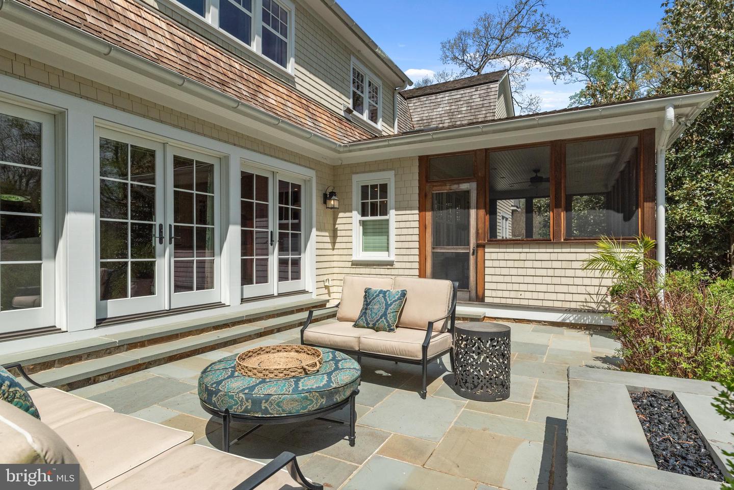208 Wardour Dr
