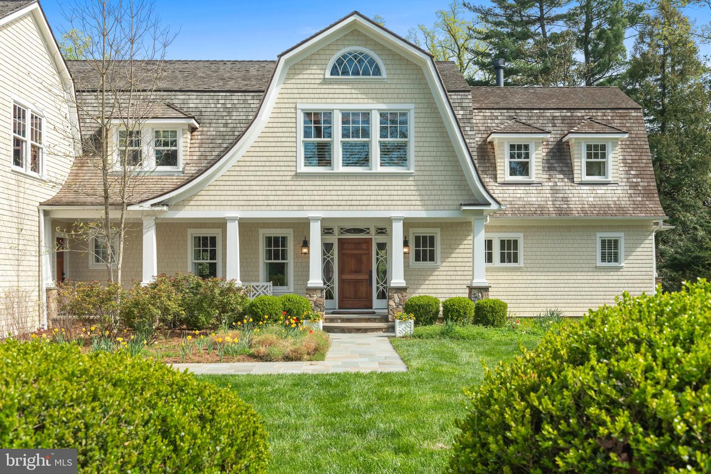 208 Wardour Dr