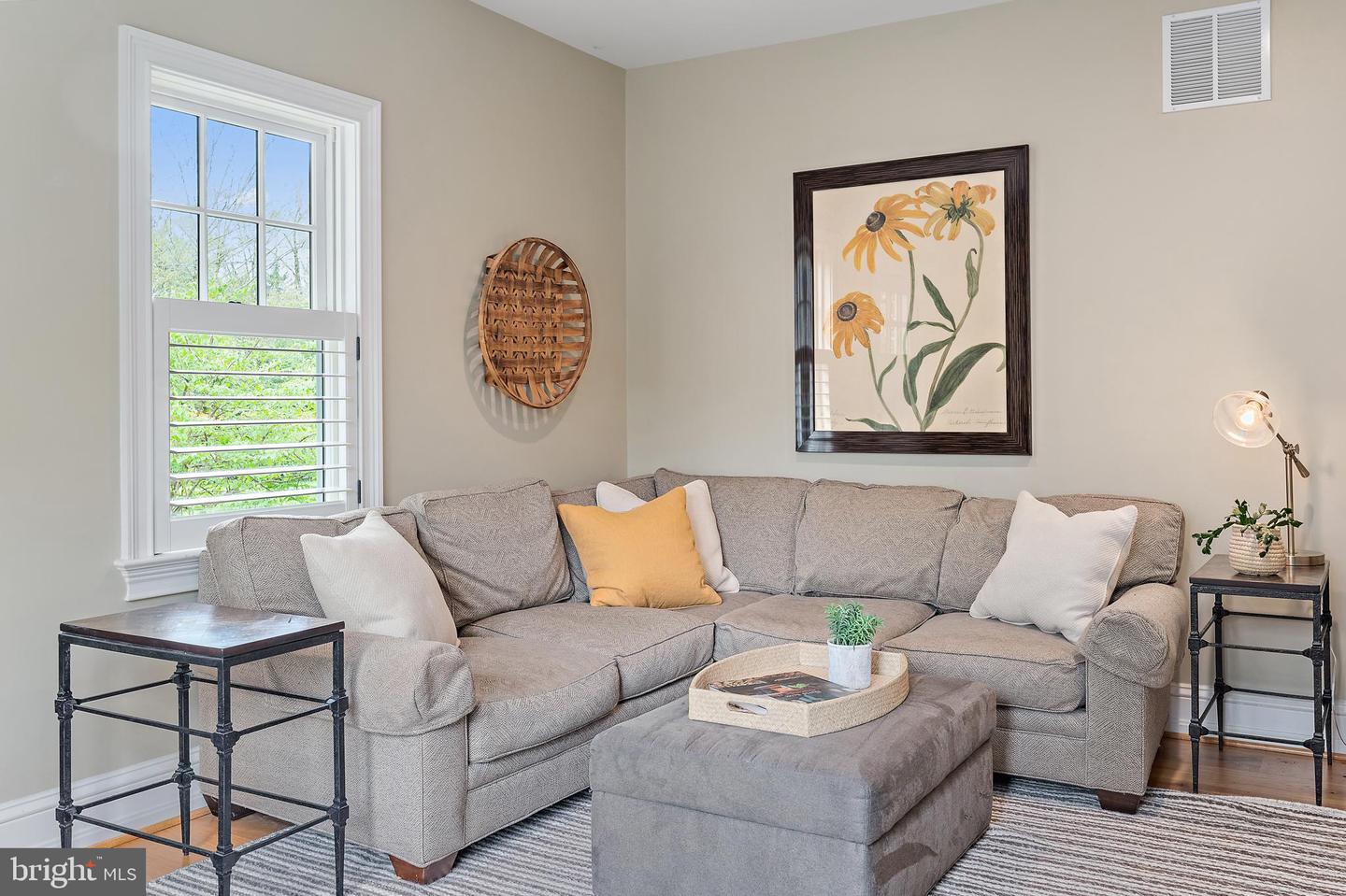 208 Wardour Dr