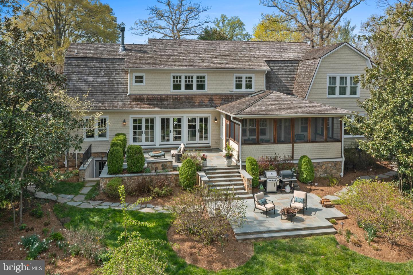 208 Wardour Dr