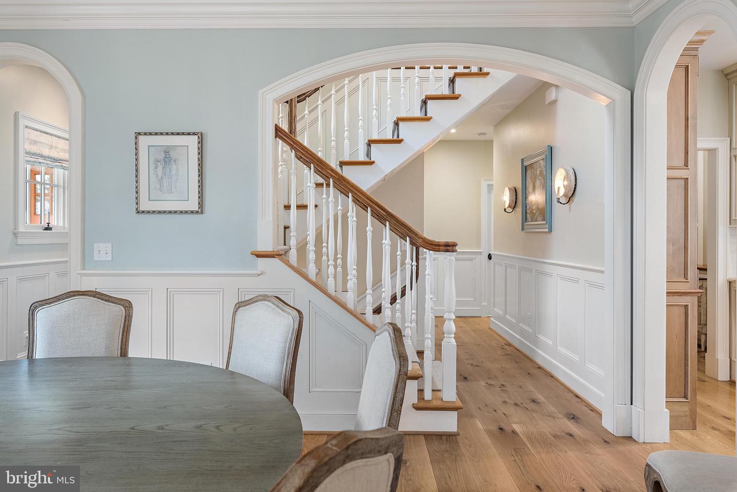 208 Wardour Dr