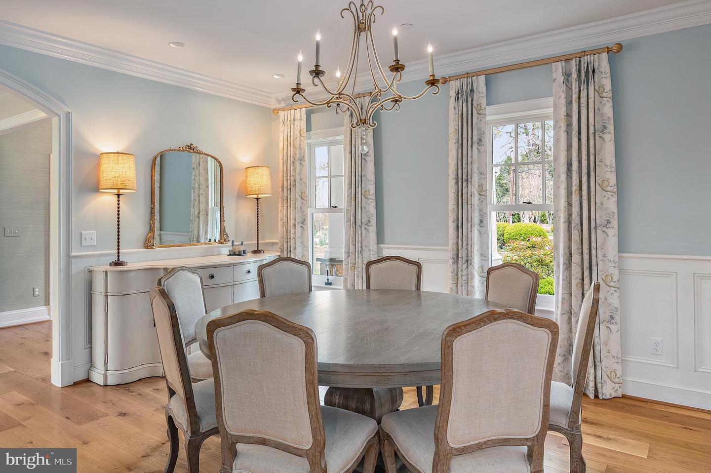 208 Wardour Dr