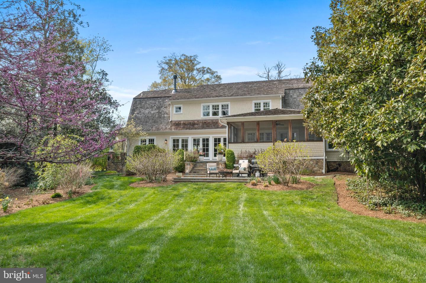208 Wardour Dr