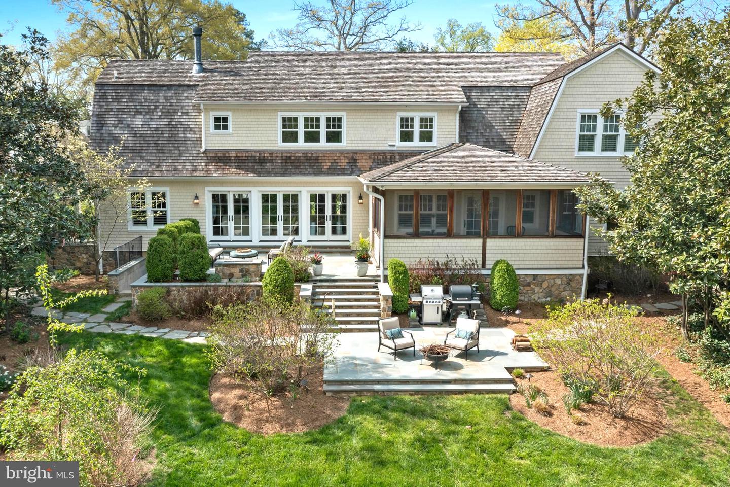208 Wardour Dr