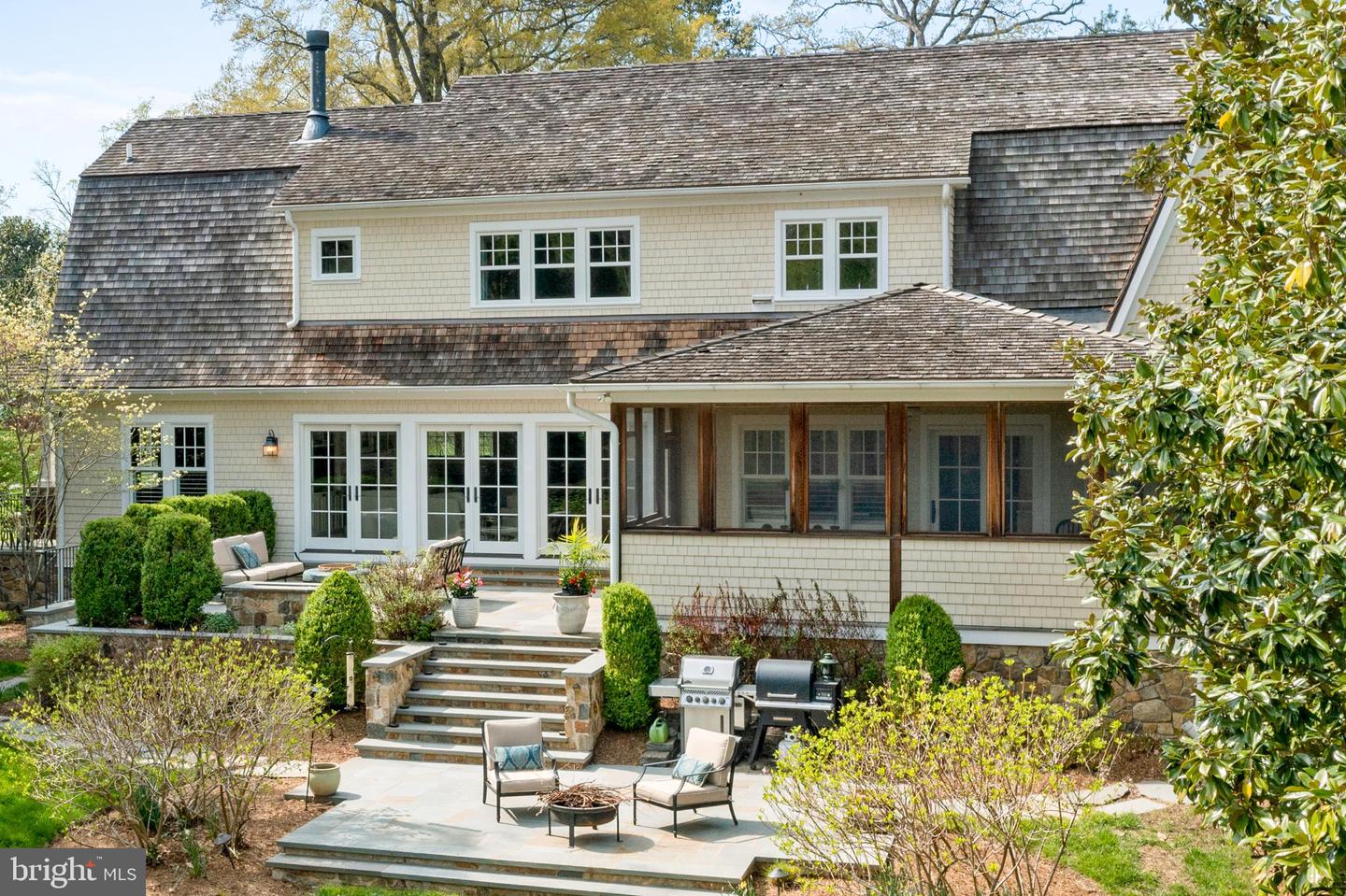 208 Wardour Dr