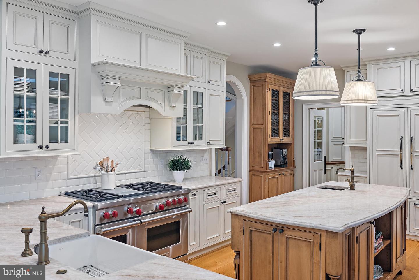 208 Wardour Dr