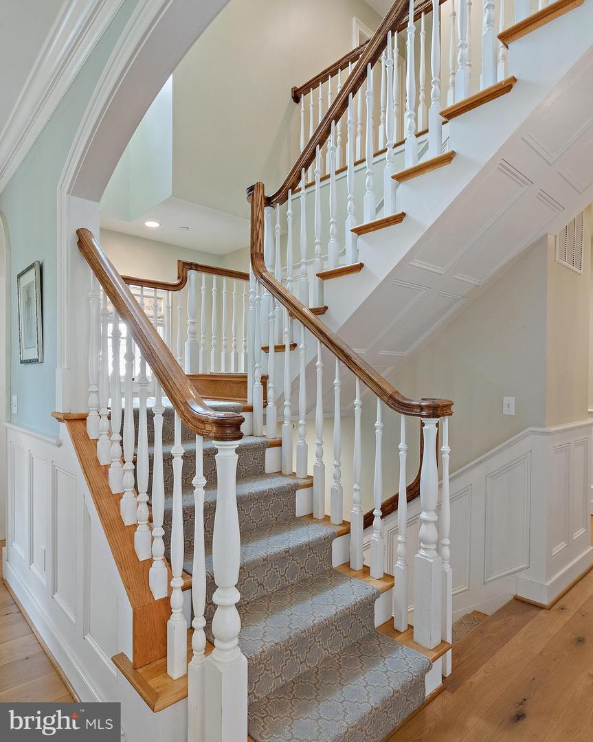 208 Wardour Dr