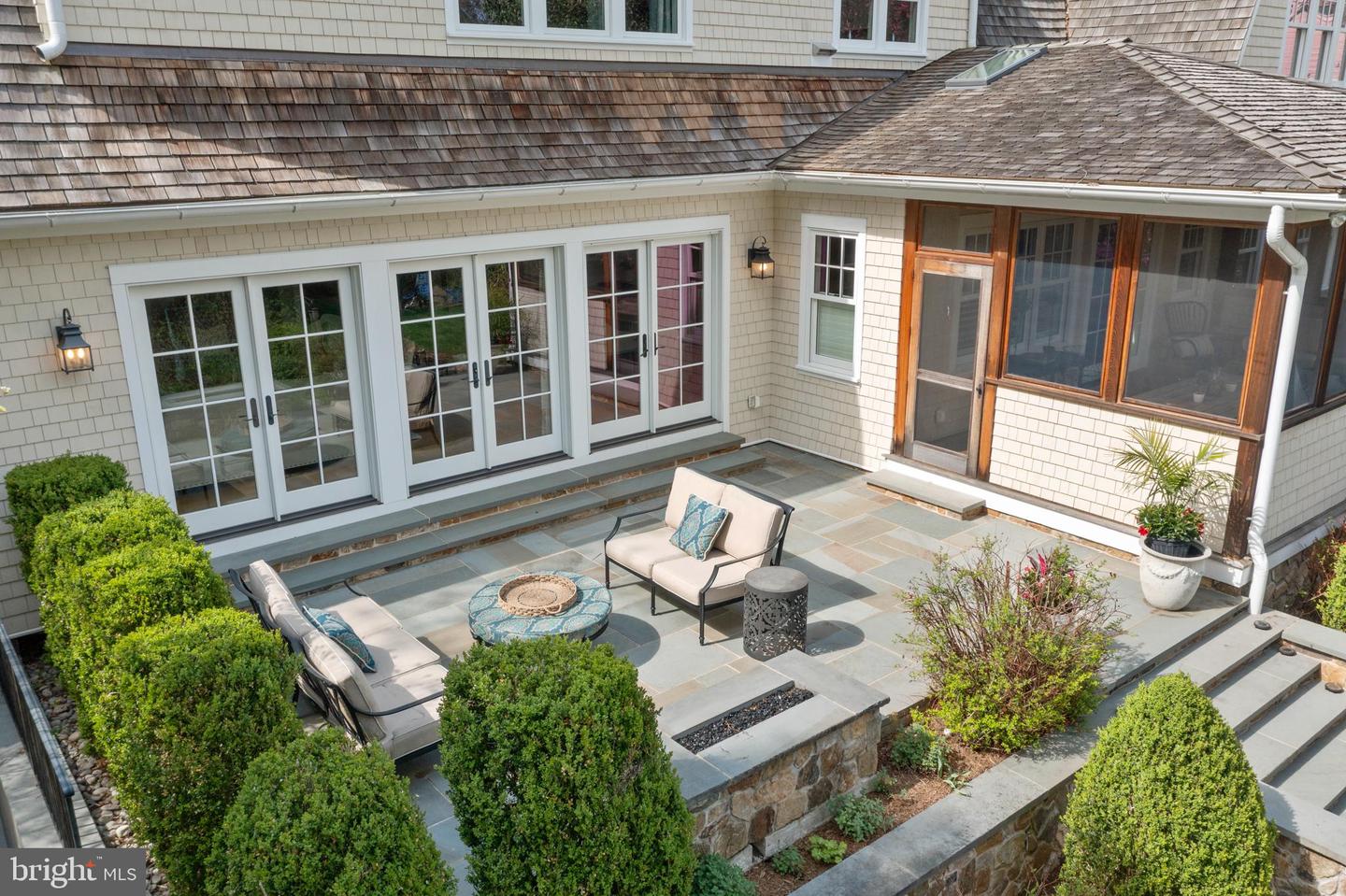 208 Wardour Dr