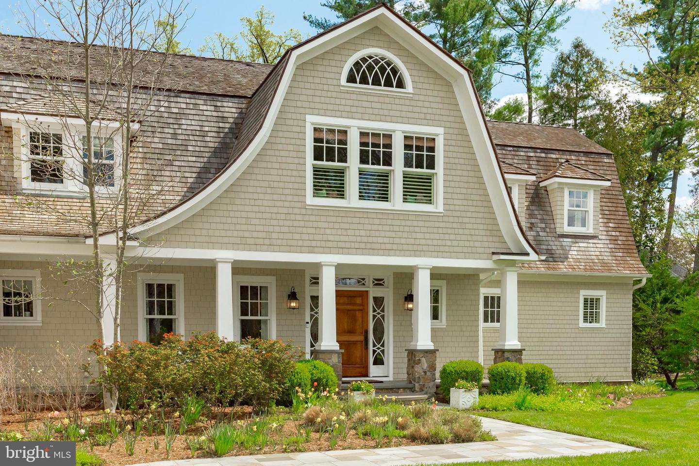 208 Wardour Dr
