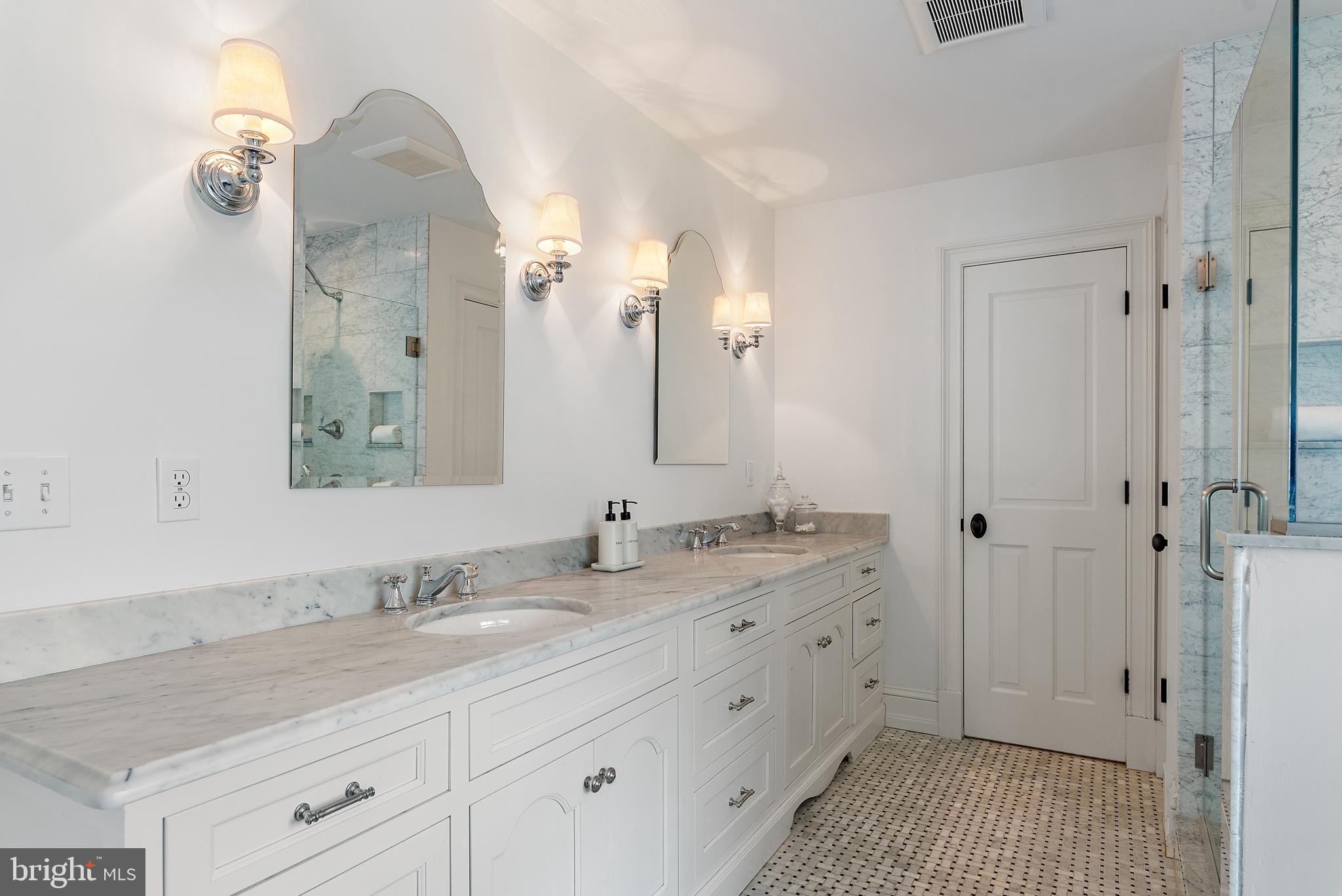 208 Wardour Dr