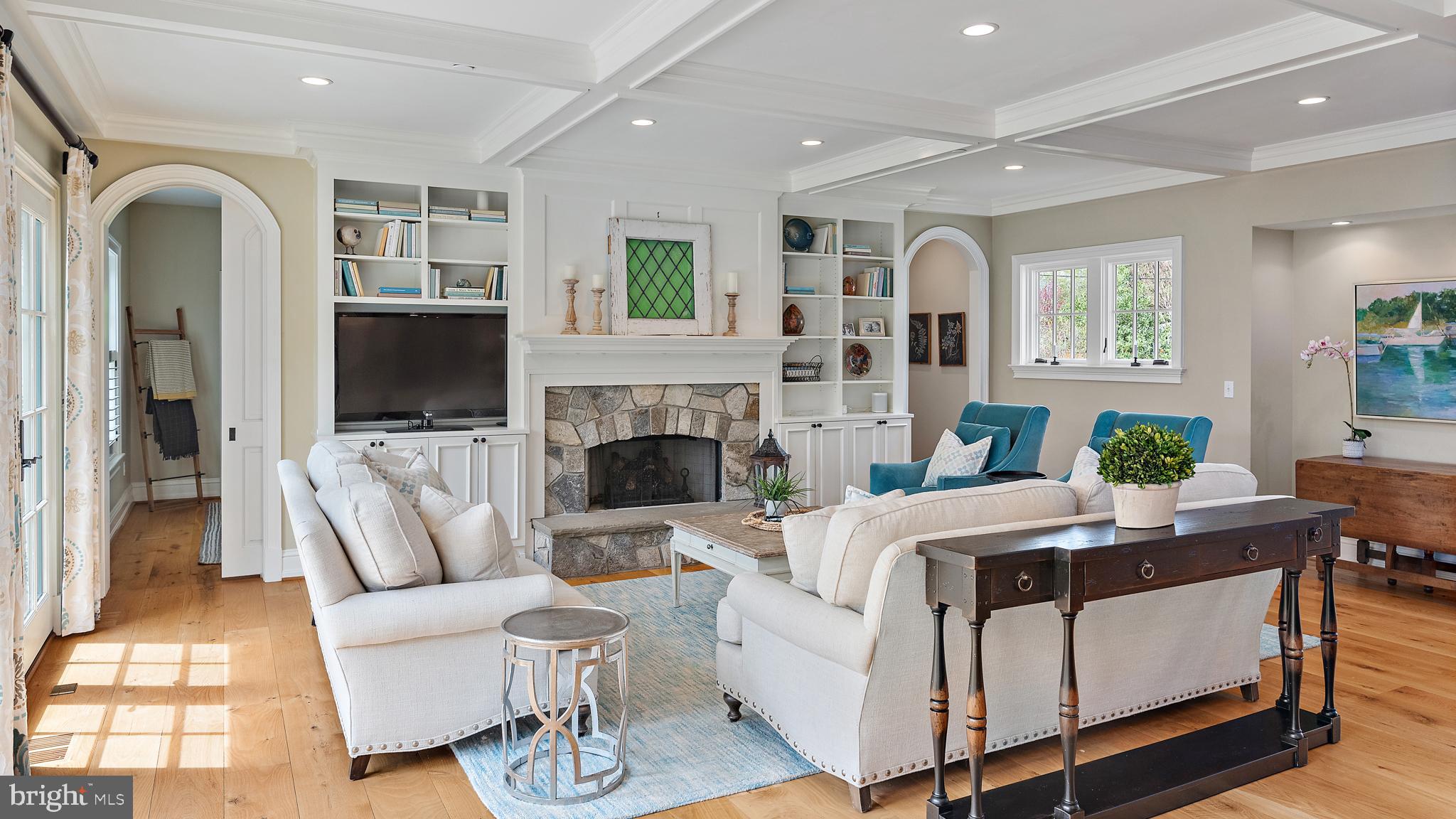 208 Wardour Dr