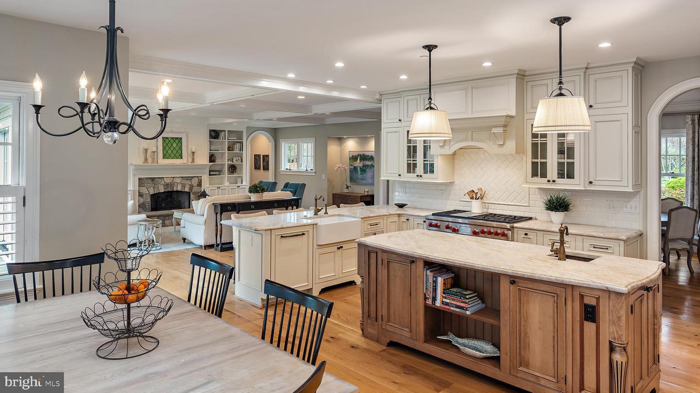208 Wardour Dr