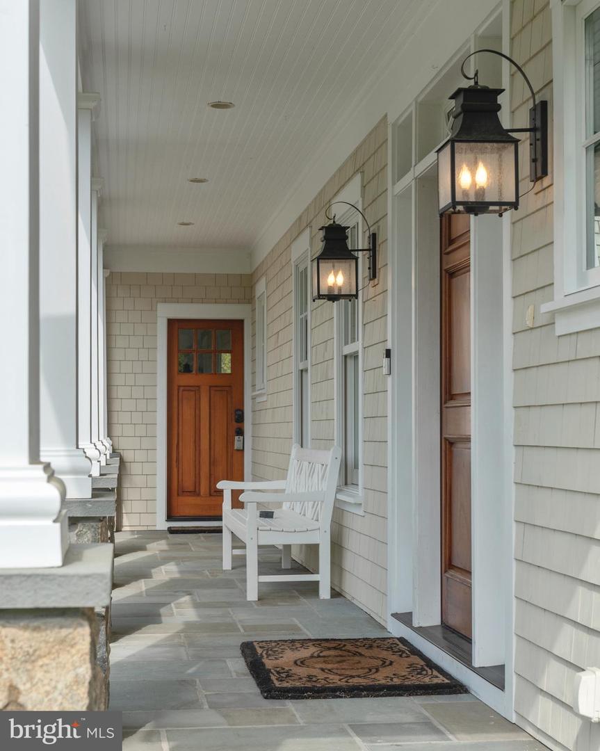 208 Wardour Dr