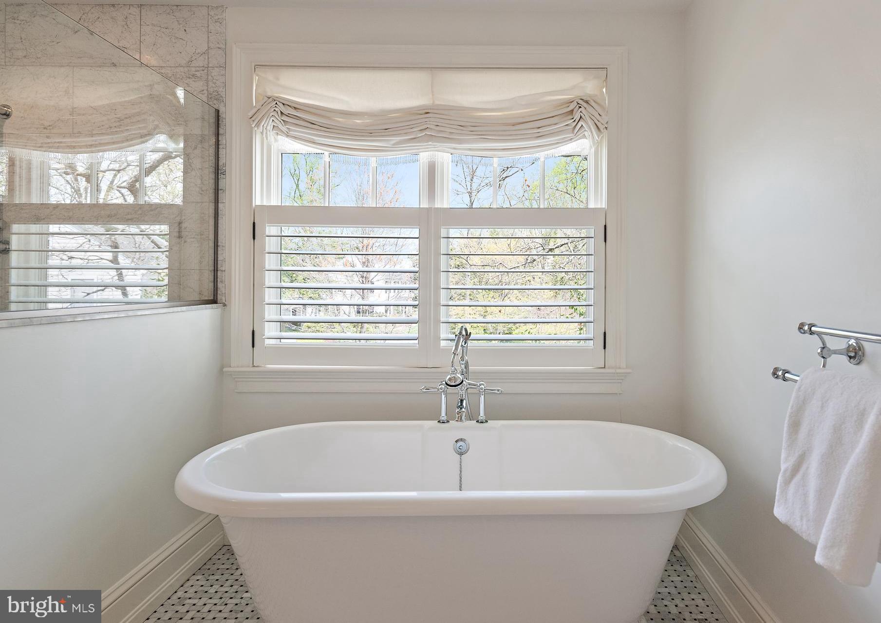 208 Wardour Dr