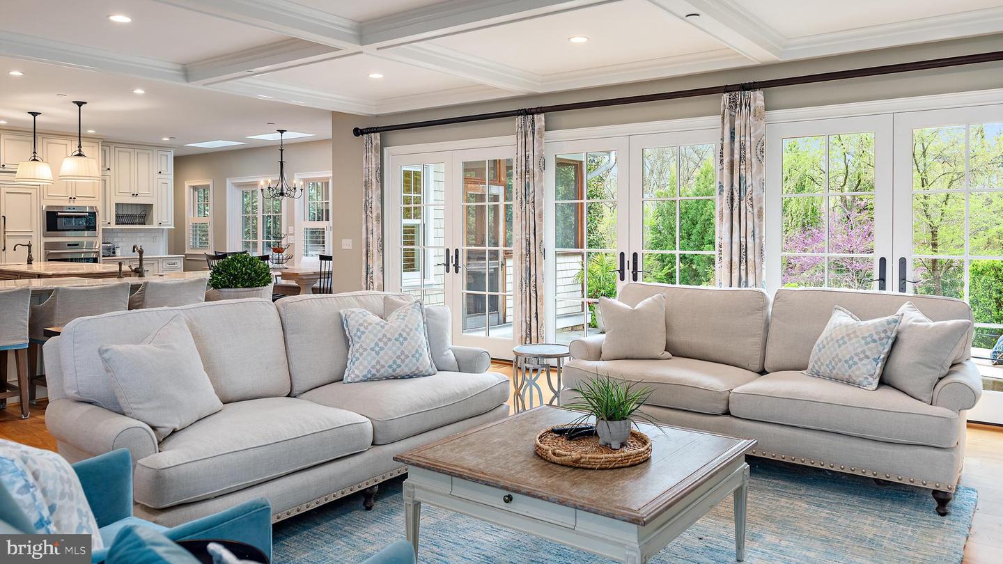 208 Wardour Dr