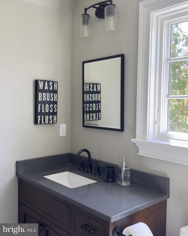 208 Wardour Dr