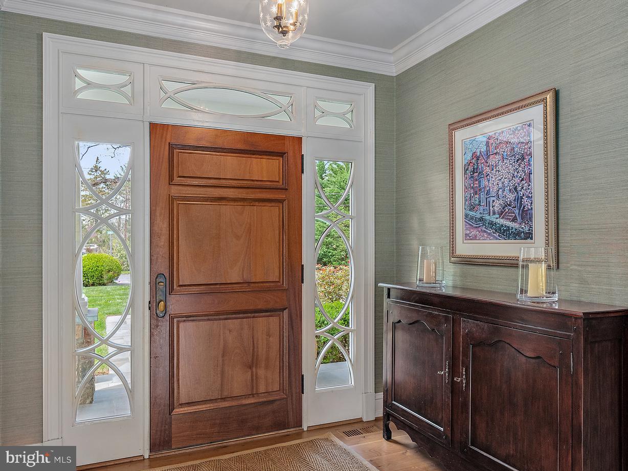 208 Wardour Dr
