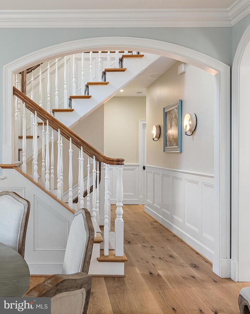 208 Wardour Dr