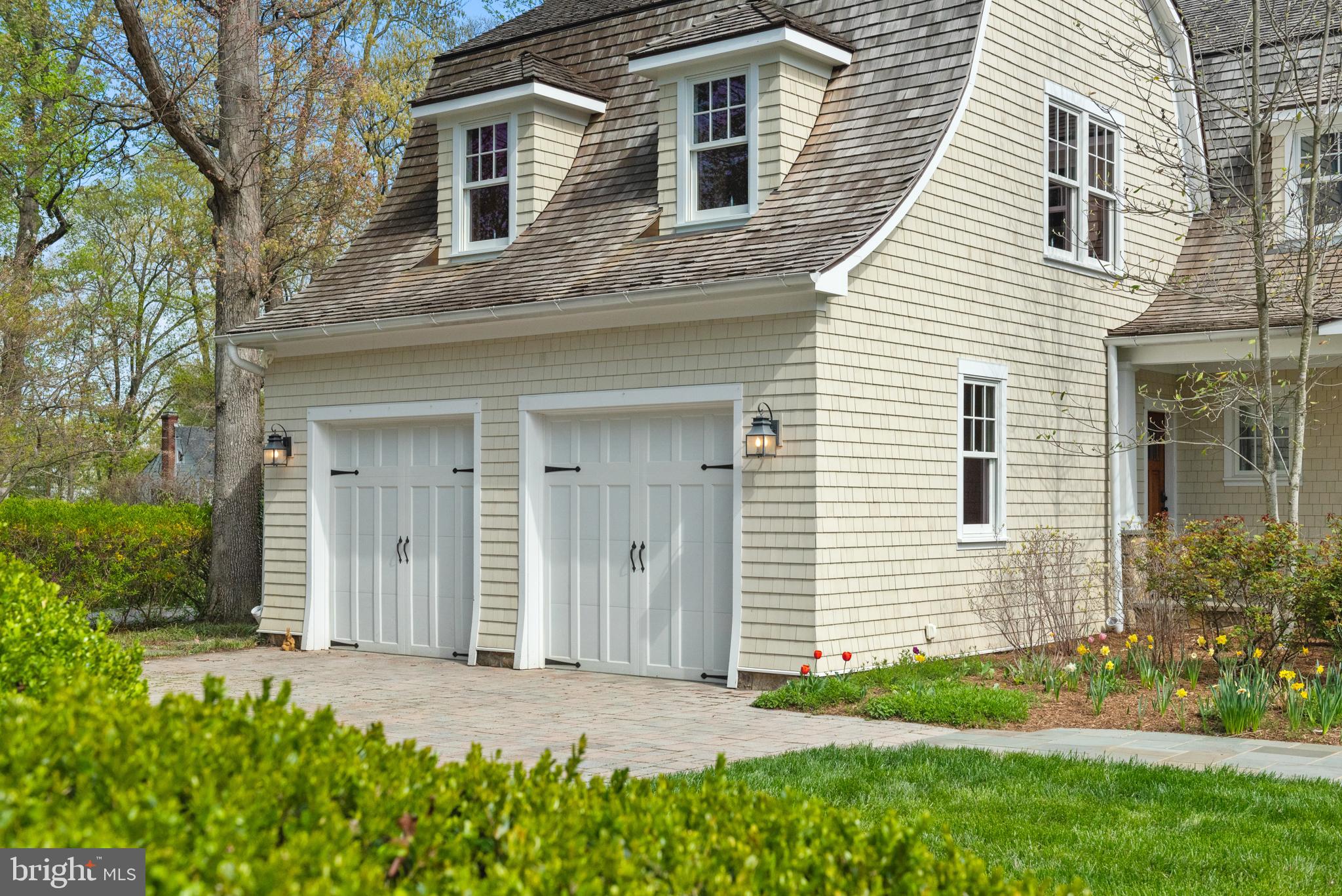 208 Wardour Dr