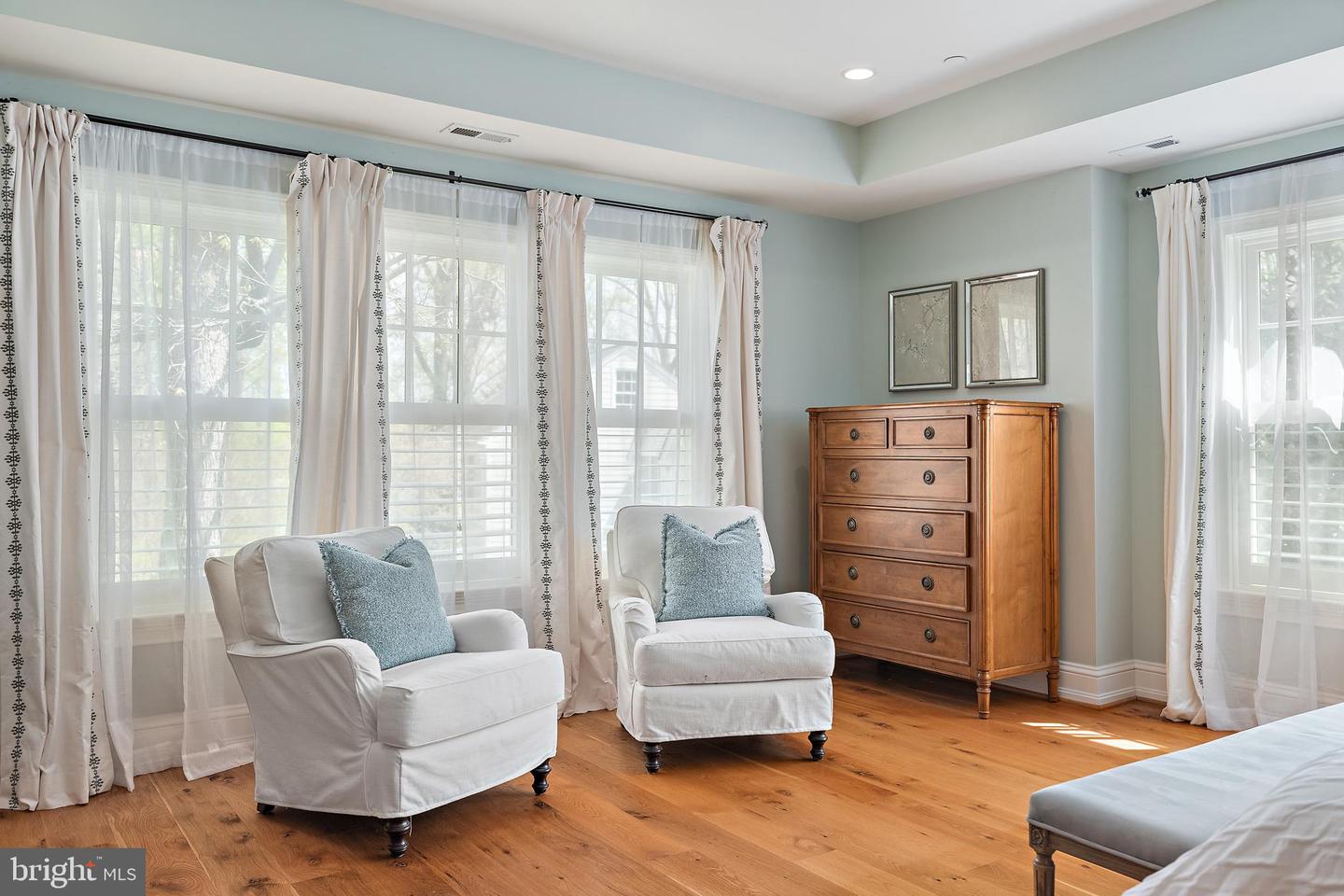 208 Wardour Dr