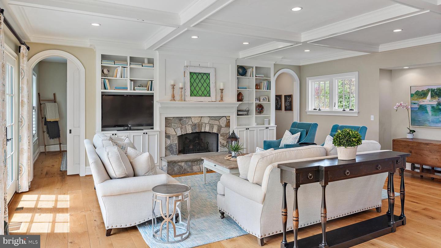 208 Wardour Dr