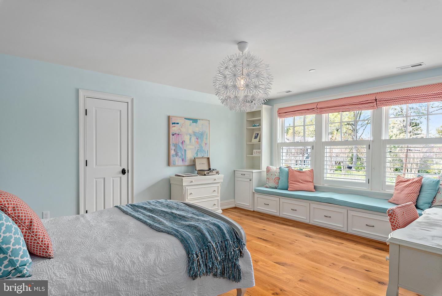 208 Wardour Dr