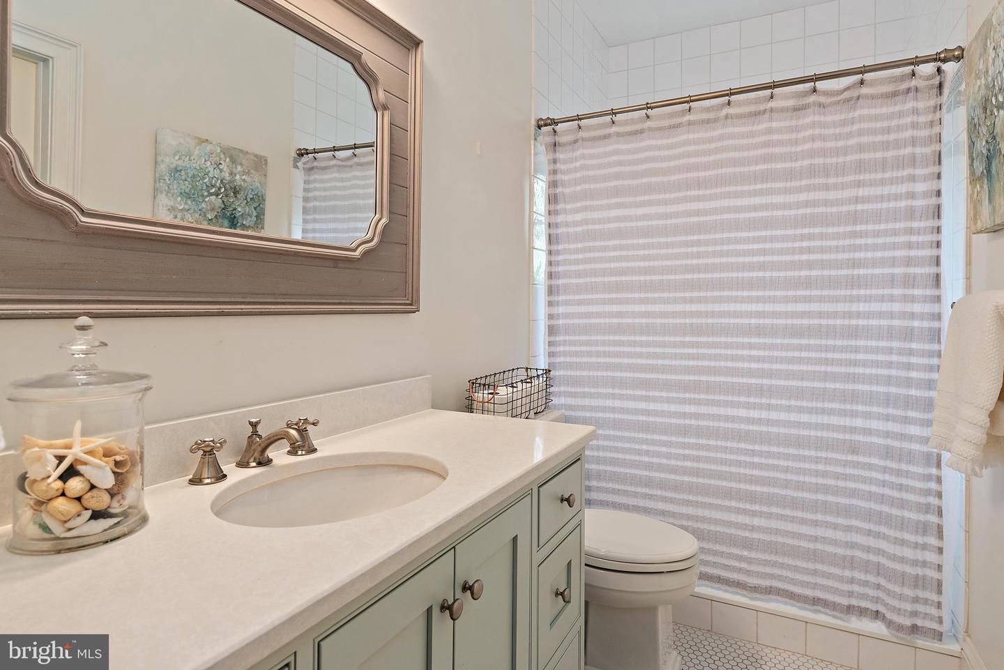 208 Wardour Dr