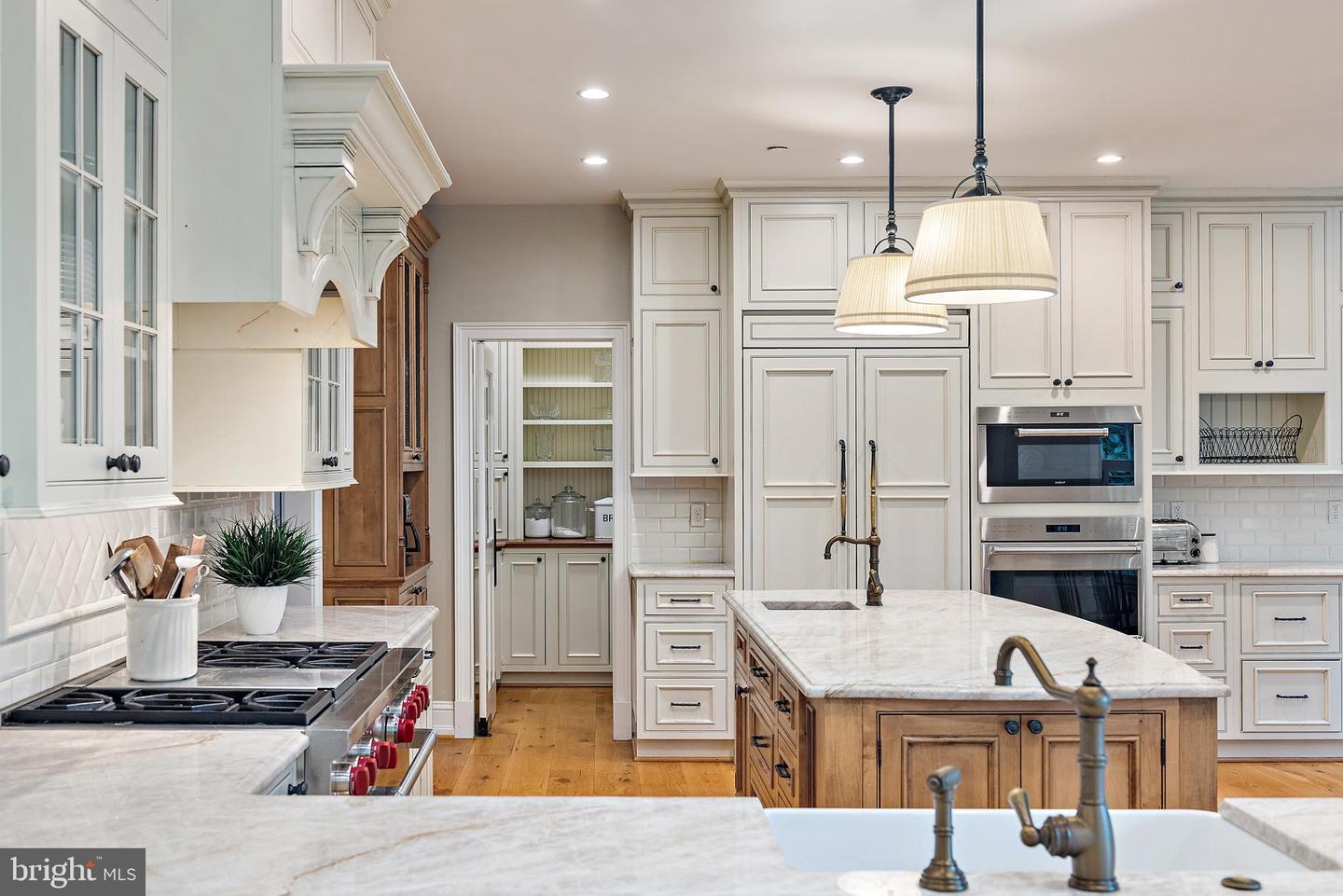 208 Wardour Dr