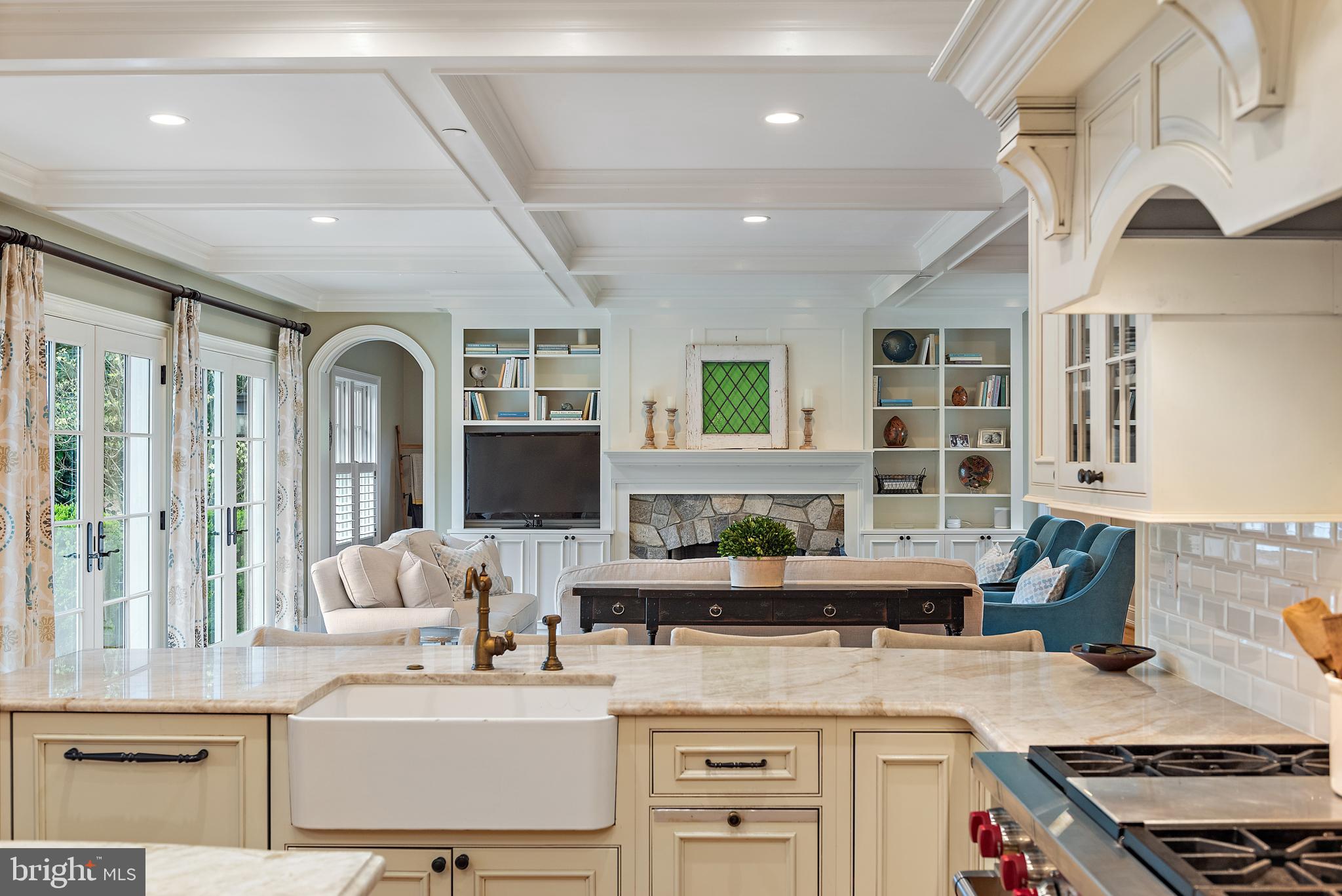 208 Wardour Dr