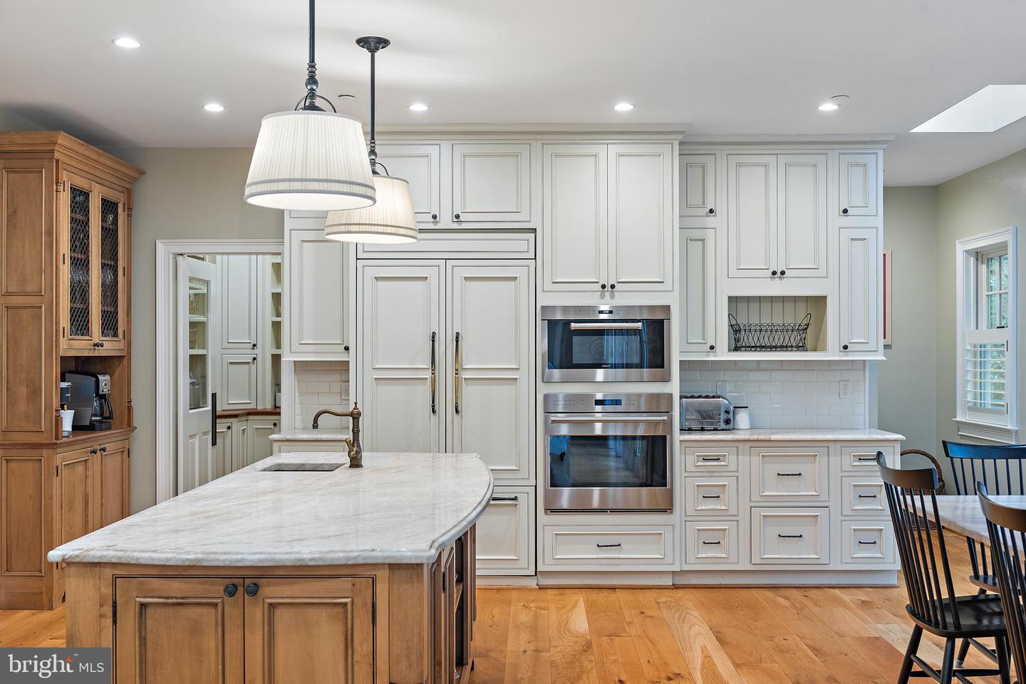 208 Wardour Dr