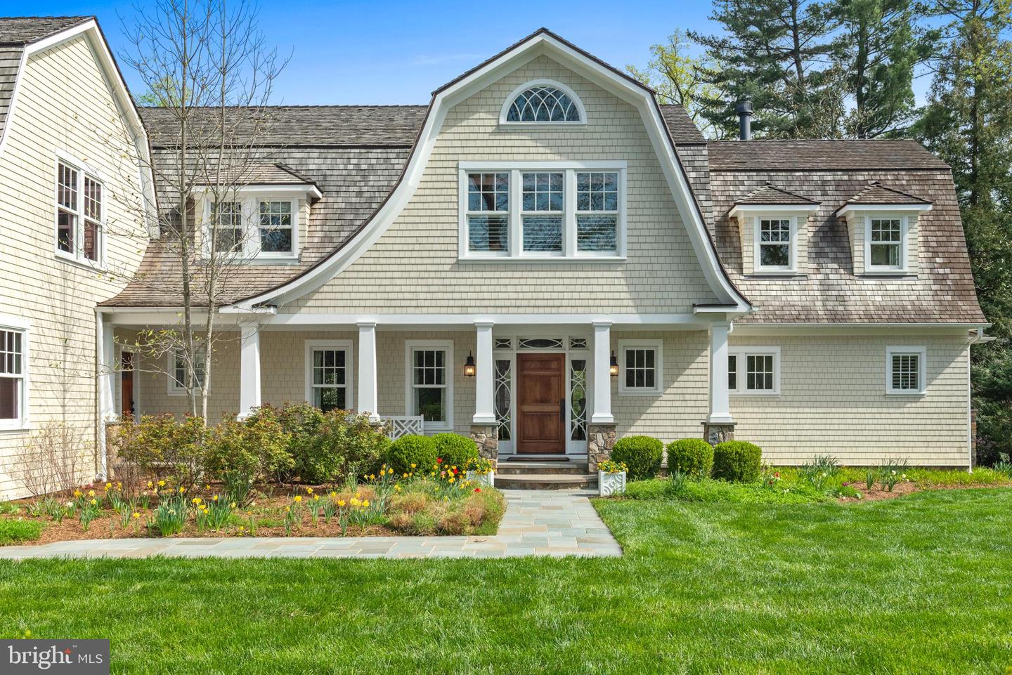 208 Wardour Dr