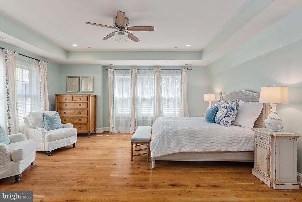 208 Wardour Dr