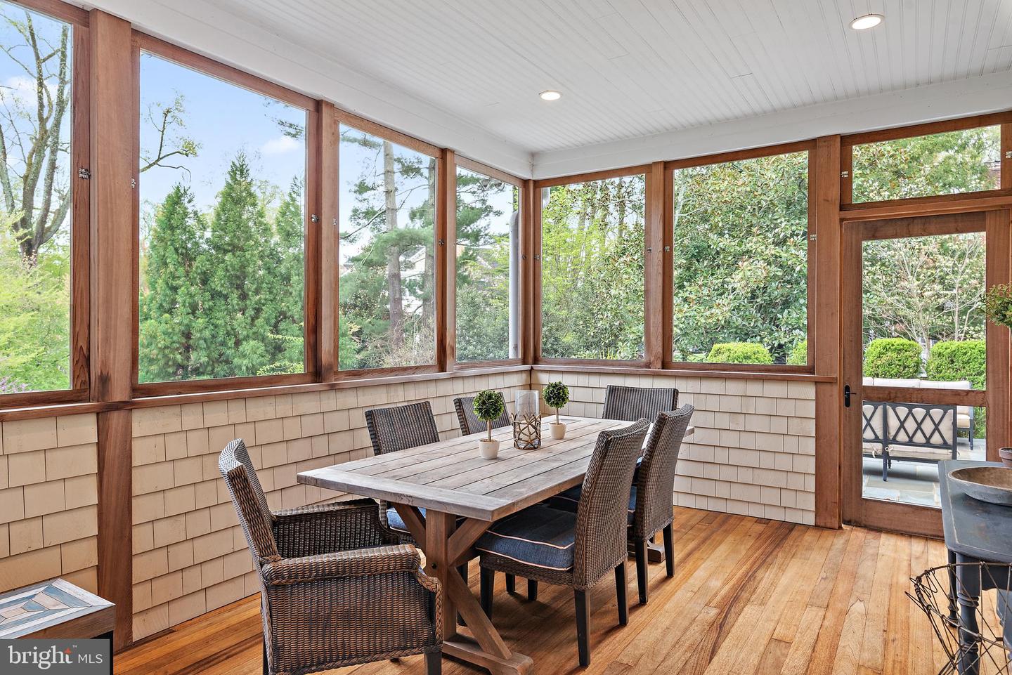 208 Wardour Dr