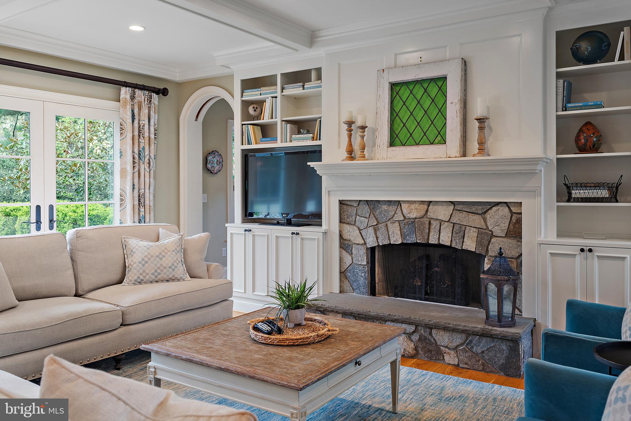 208 Wardour Dr