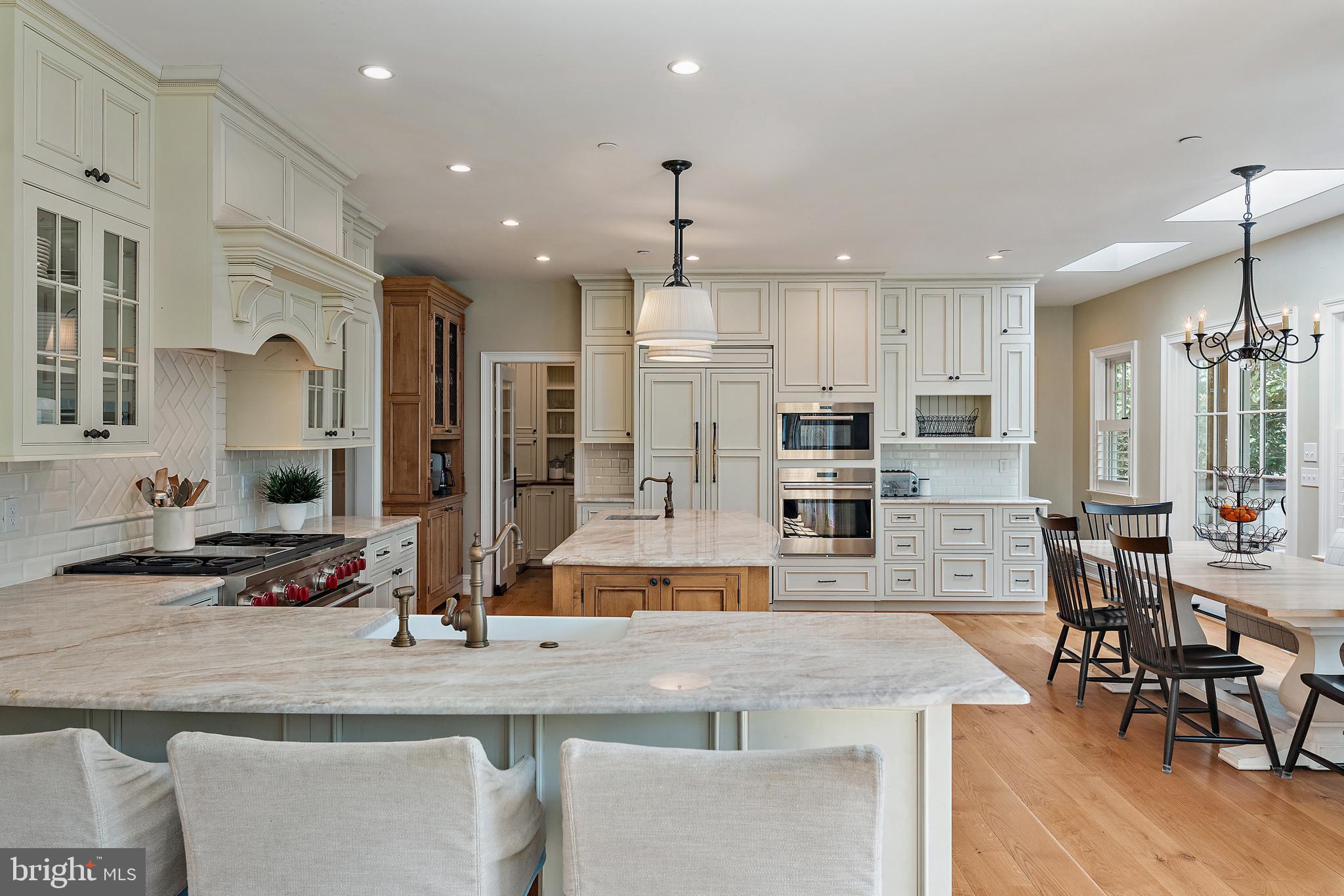 208 Wardour Dr