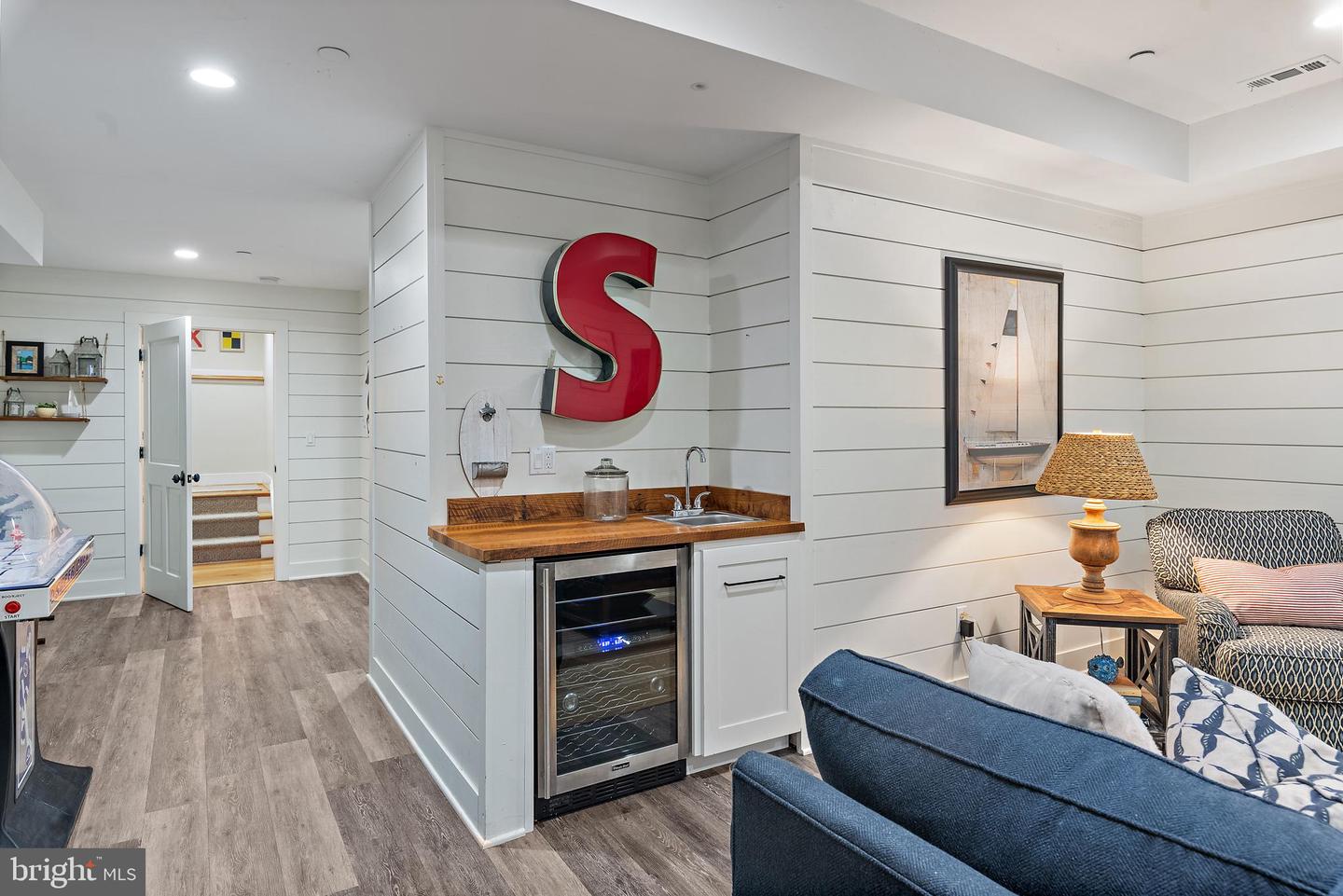 208 Wardour Dr