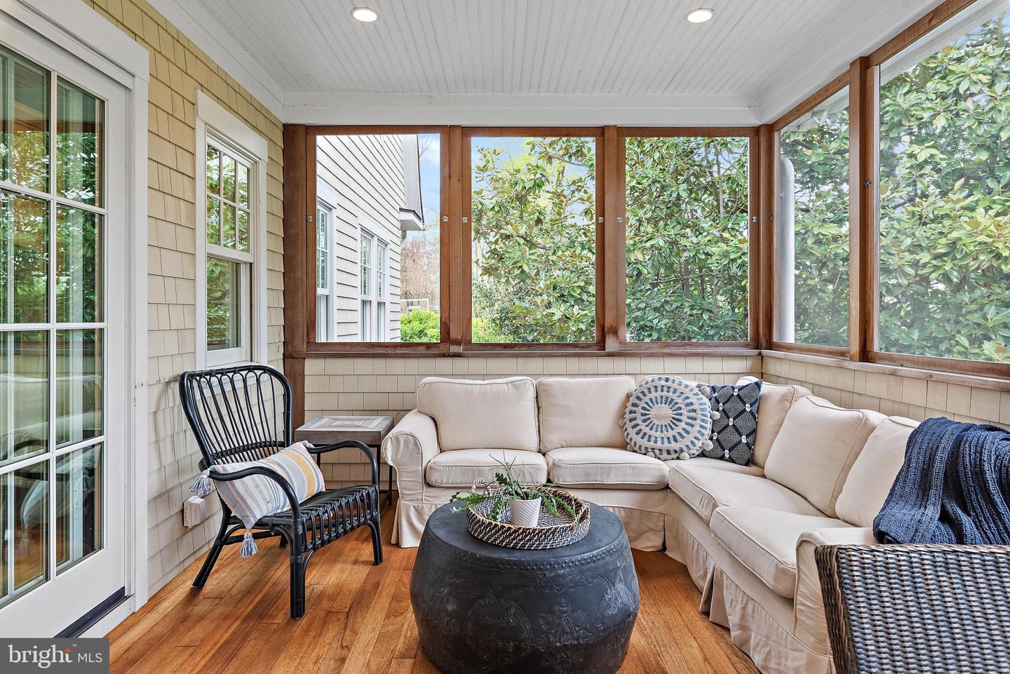 208 Wardour Dr