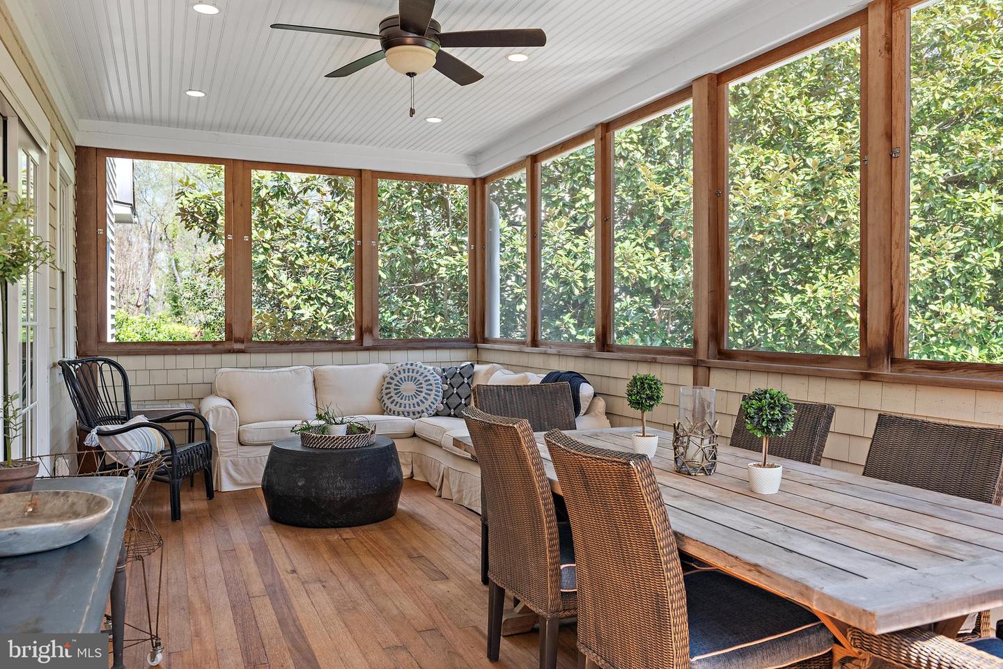 208 Wardour Dr