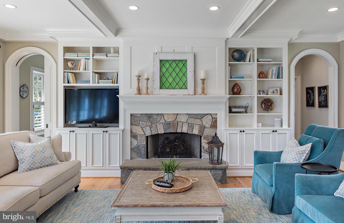 208 Wardour Dr