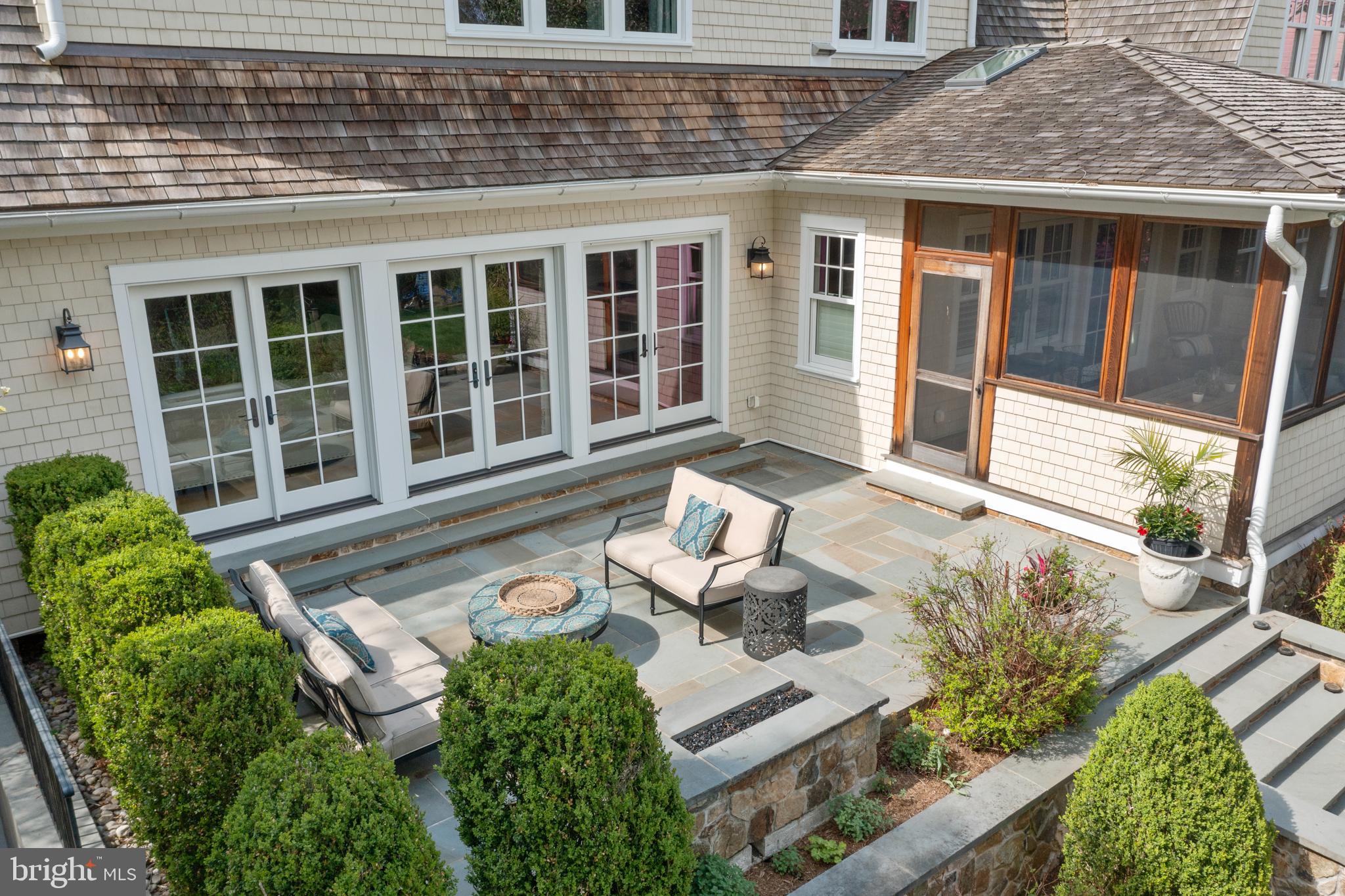 208 Wardour Dr