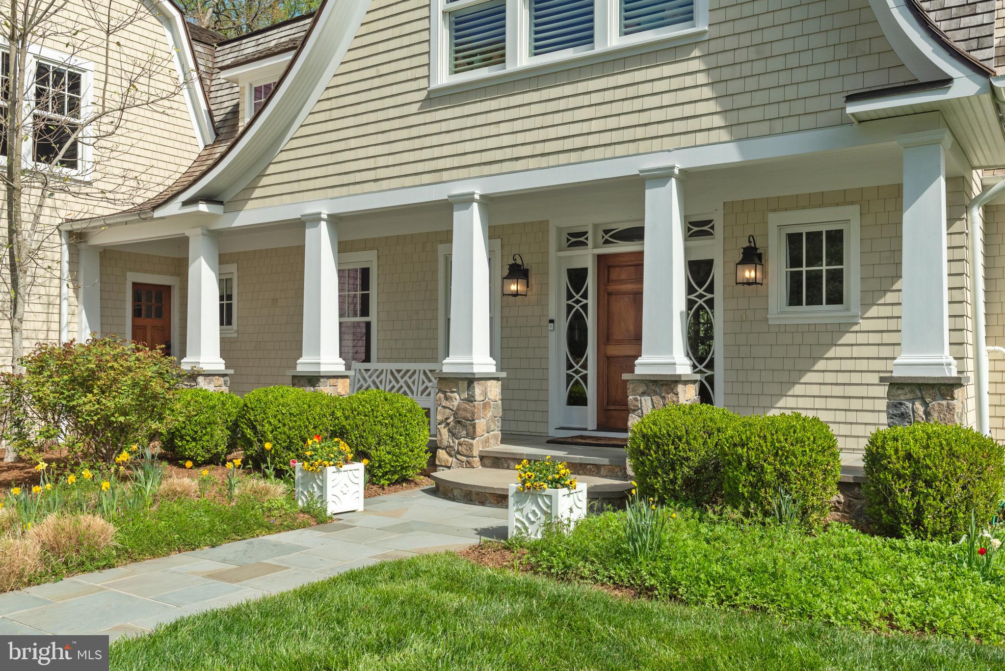 208 Wardour Dr